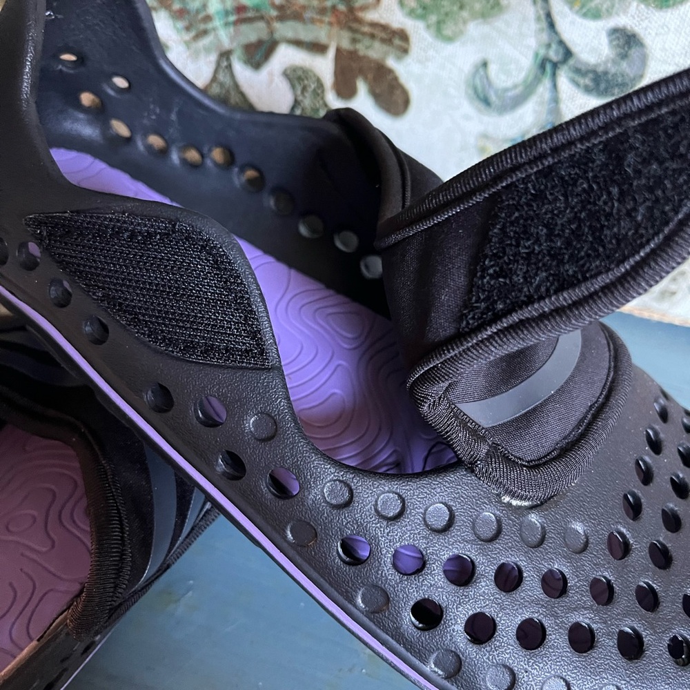 LIKE NEW JBU WATER SHOES - Picture 5 of 6